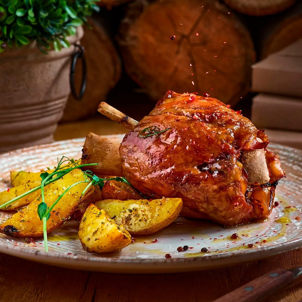 Codillo asado en restaurante Los Parrales